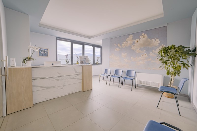 Reception e sala d'attesa del Centro Pagge Dallarovere a Saluzzo